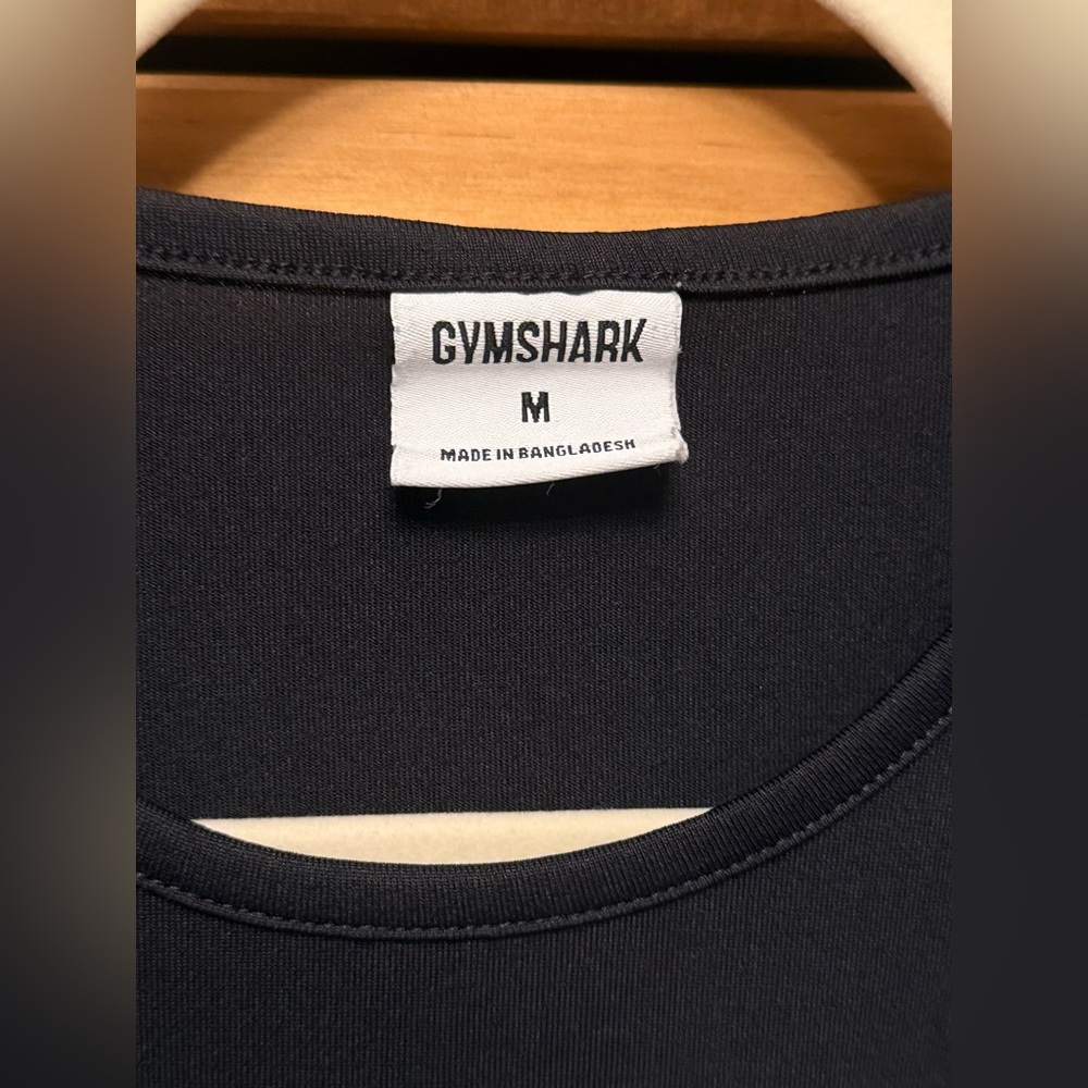 GYMSHARK. Black workout tee. Medium. - Picture 2 of 3